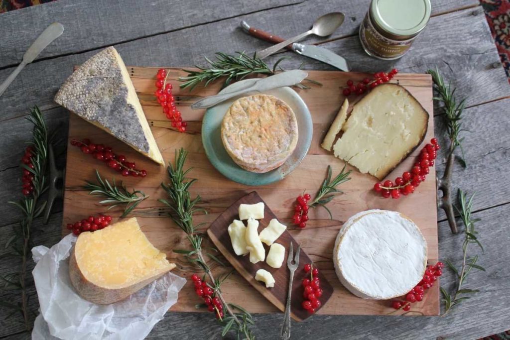 DISCOVER THESE GREAT LOCAL CHEESES – OR, HOW TO BRING MORE HUNKS IN YOUR LIFE
